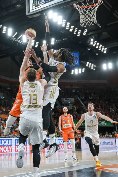 更是一举冲 更是一举冲